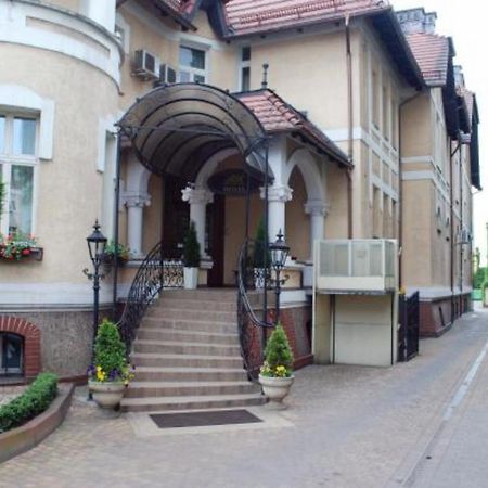 Villa Royal Ostrów Wielkopolski Dış mekan fotoğraf