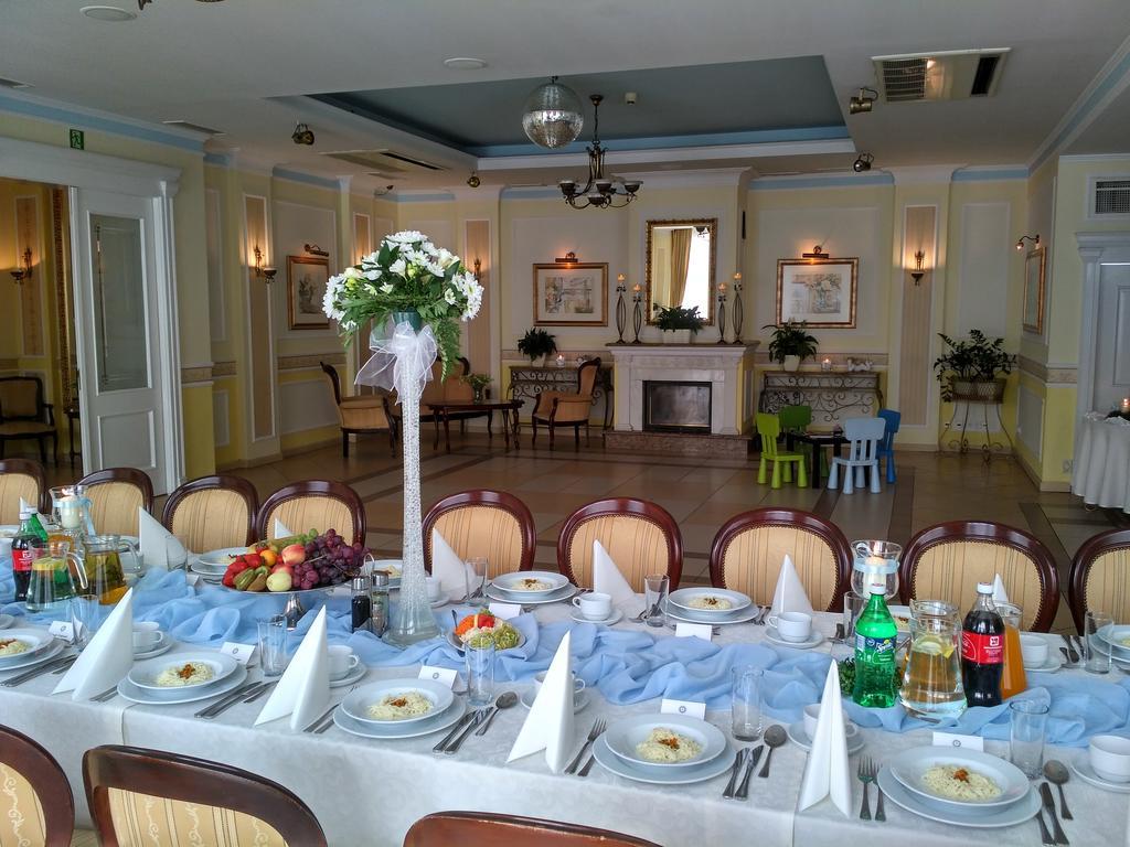 Villa Royal Ostrów Wielkopolski Dış mekan fotoğraf