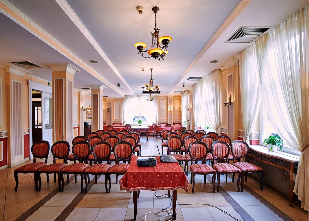 Villa Royal Ostrów Wielkopolski Dış mekan fotoğraf