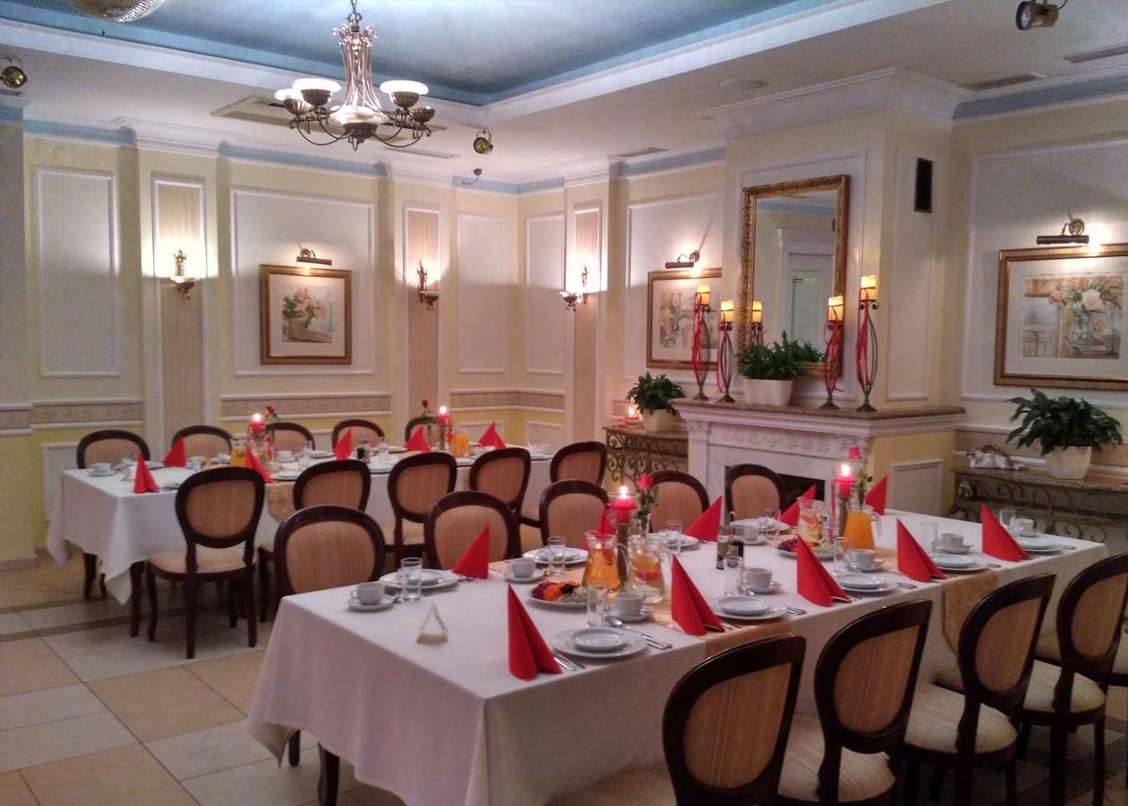 Villa Royal Ostrów Wielkopolski Dış mekan fotoğraf